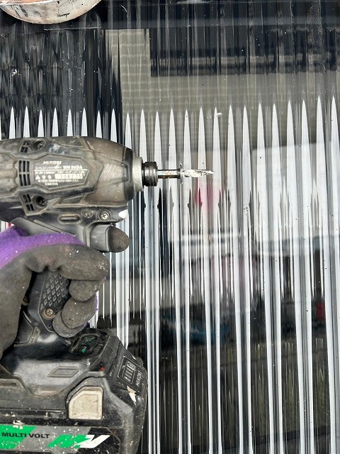 甲斐市　波板工事　波板ポリカ　張り替え工事　火災保険適用